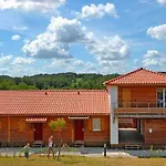 8-Guests Holiday Home In Cassen بيت للعطل