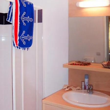 8-guests In Cassen