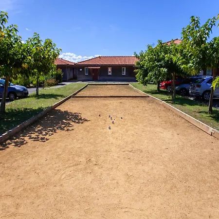 8-guests In Cassen