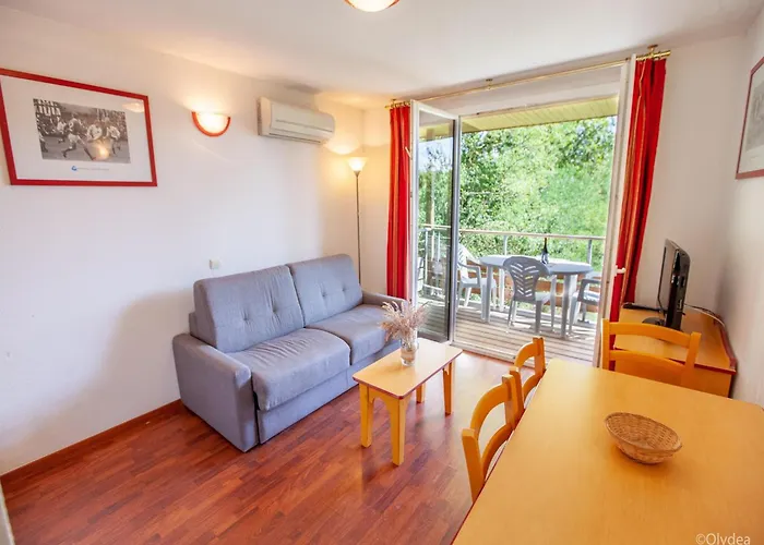 For Eight Guests * Cassen