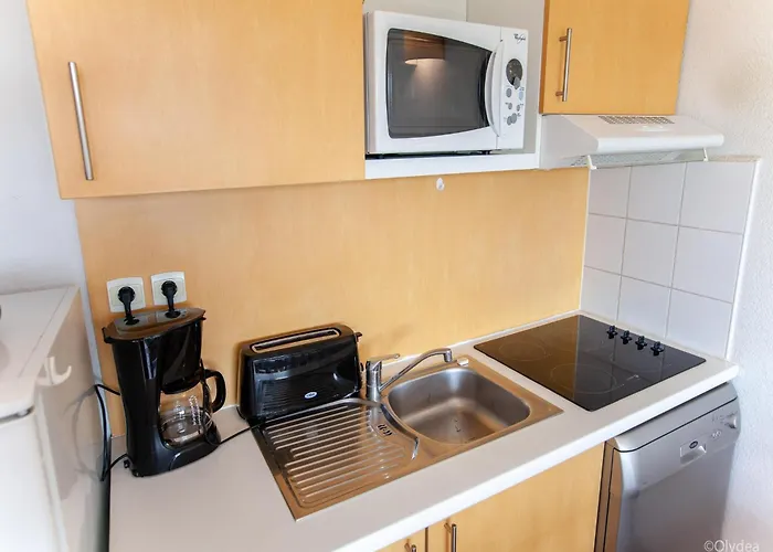For Eight Guests * Cassen