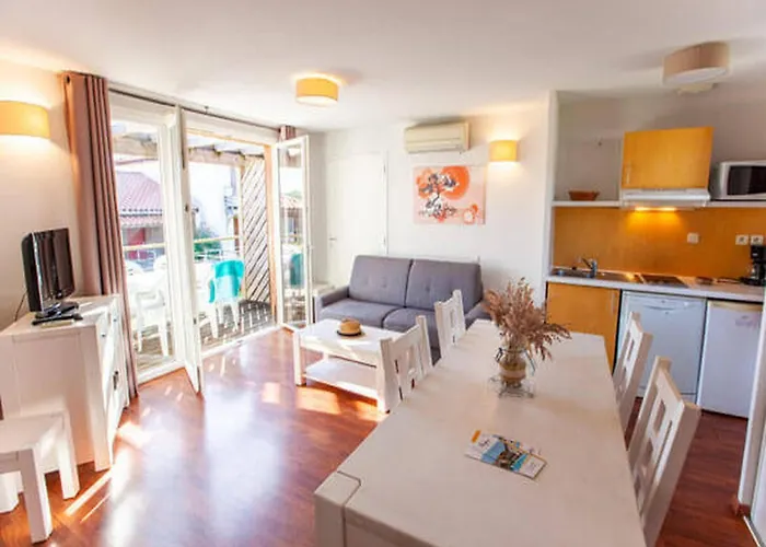 For Eight Guests * Cassen
